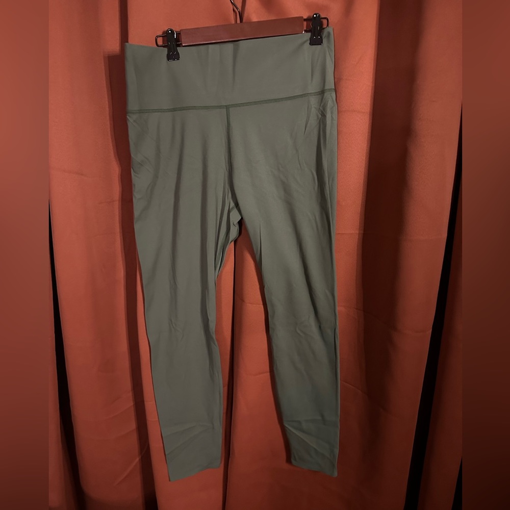 Olive green leggings / active wear. Size 2X / XXL